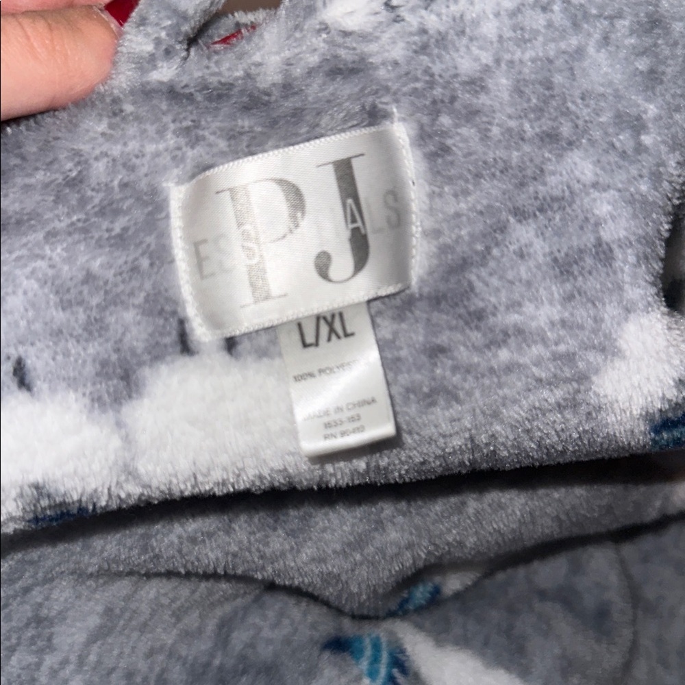 PJ Essentials Winter Sheep in Scarves and Hats Fuzzy Bathrobe 🐑🧣❄️ - Picture 6 of 6